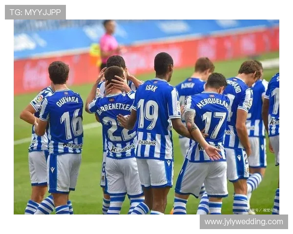 东京绿茵与法政大学的激烈对决展现青春热血与足球梦想的碰撞