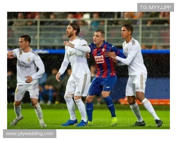 拉莫斯与卡瓦哈尔的对决谁能在足球场上赢得荣耀与尊重 拉莫斯与卡瓦哈尔的对决谁能在足球场上赢得荣耀与尊重