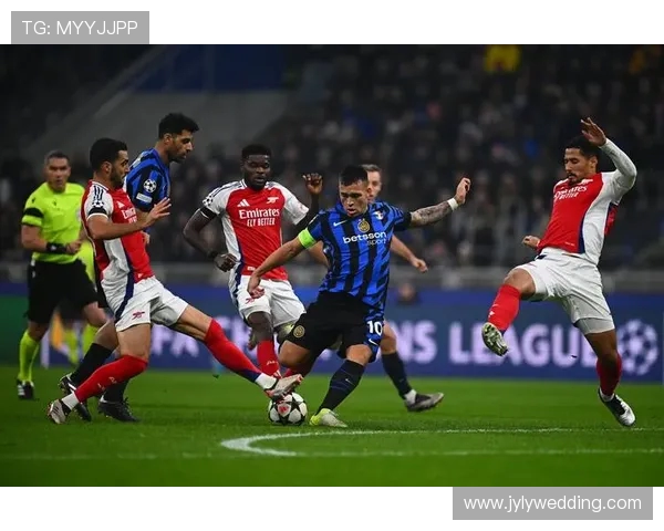 波利瓦尔与托利马的激烈对决揭示足球战术与团队精神的较量 波利瓦尔与托利马的激烈对决揭示足球战术与团队精神的较量